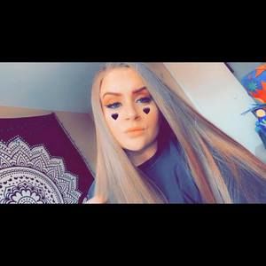 Meet your Posher, Becca